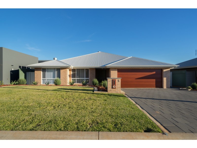 5 BROOK COURT, Dubbo NSW 2830