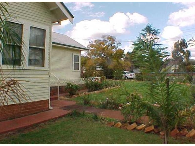 10 Gillis Avenue, Dubbo NSW 2830