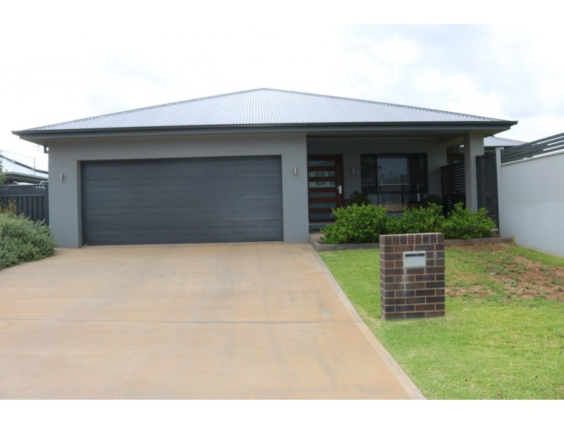 5 Waterfall Crescent, Dubbo NSW 2830