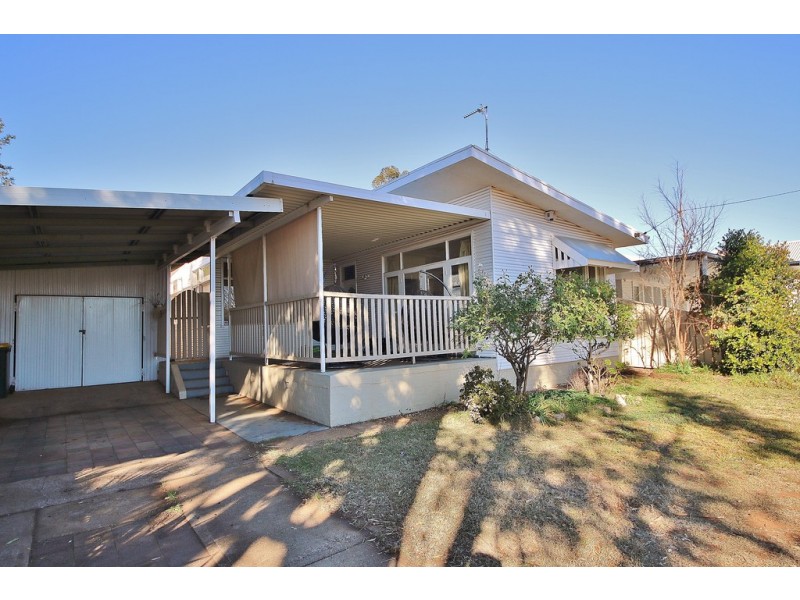 42 Caroline Street, Dubbo NSW 2830