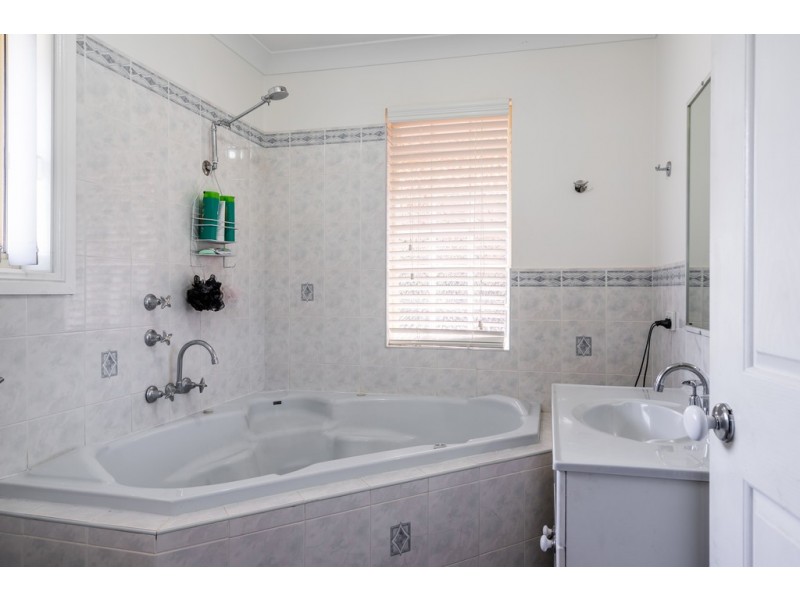6 Castlereagh Avenue, Dubbo NSW 2830