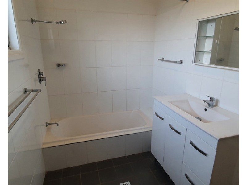 2 Gloucester Avenue, Dubbo NSW 2830