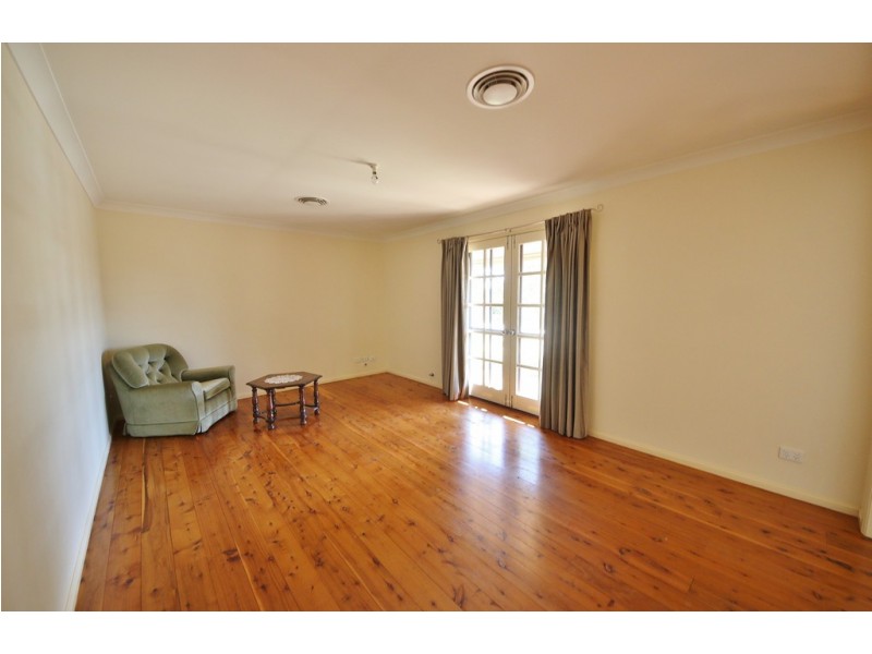 11 Grevillea Close, Dubbo NSW 2830