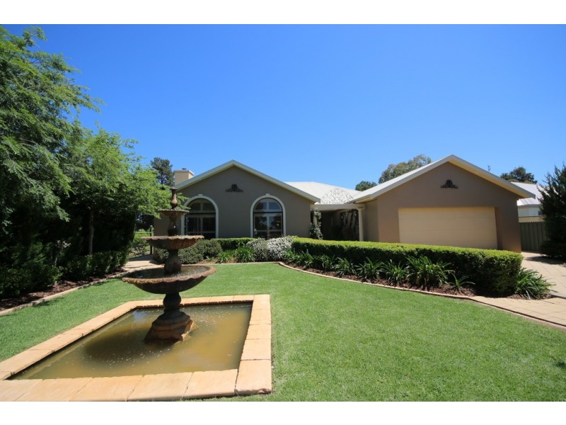 36 Cypress Point Drive, Dubbo NSW 2830