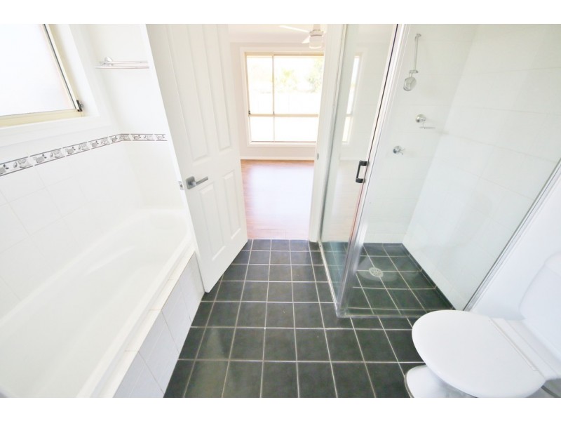 50 Meadowbank Drive, Dubbo NSW 2830