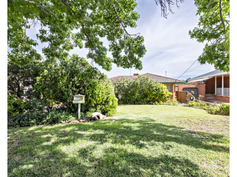 26 BANKSIA CRESCENT, Dubbo NSW 2830