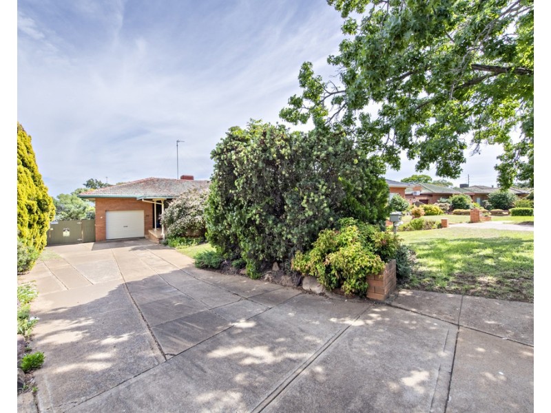 26 BANKSIA CRESCENT, Dubbo NSW 2830