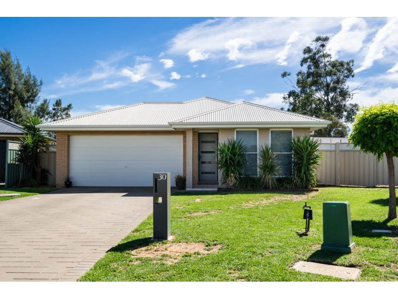 30 Dunheved Circle, Dubbo NSW 2830