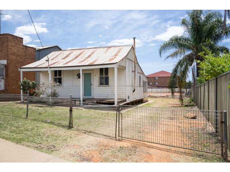 5 VICTORIA STREET, Dubbo NSW 2830