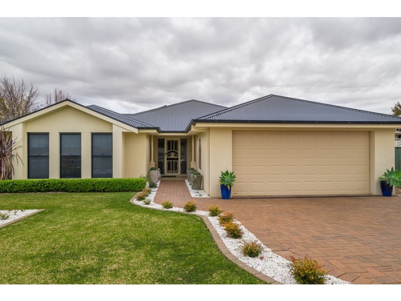 42 St Andrews Drive, Dubbo NSW 2830