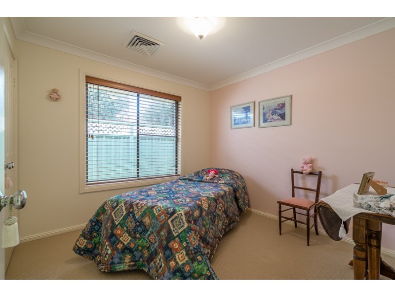 42 St Andrews Drive, Dubbo NSW 2830