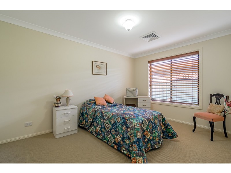 42 St Andrews Drive, Dubbo NSW 2830