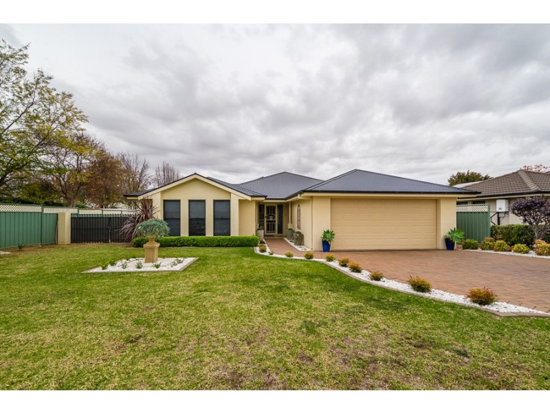 42 St Andrews Drive, Dubbo NSW 2830