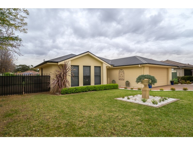 42 St Andrews Drive, Dubbo NSW 2830