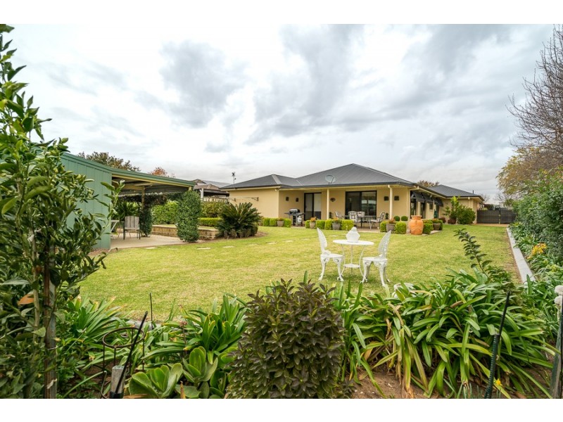 42 St Andrews Drive, Dubbo NSW 2830