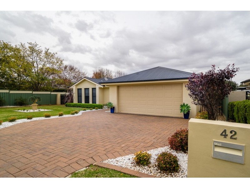 42 St Andrews Drive, Dubbo NSW 2830
