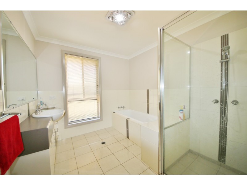 8 Peel Place, Dubbo NSW 2830