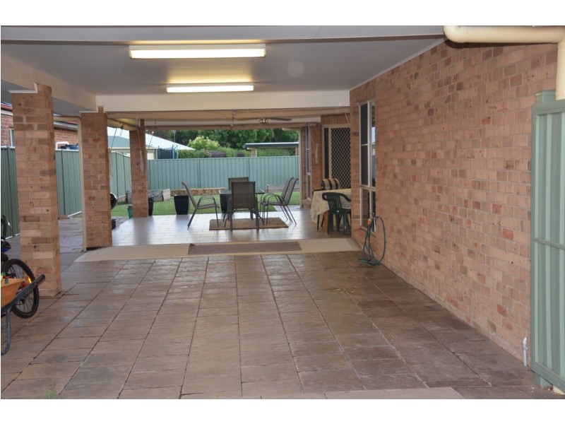 8 Peel Place, Dubbo NSW 2830