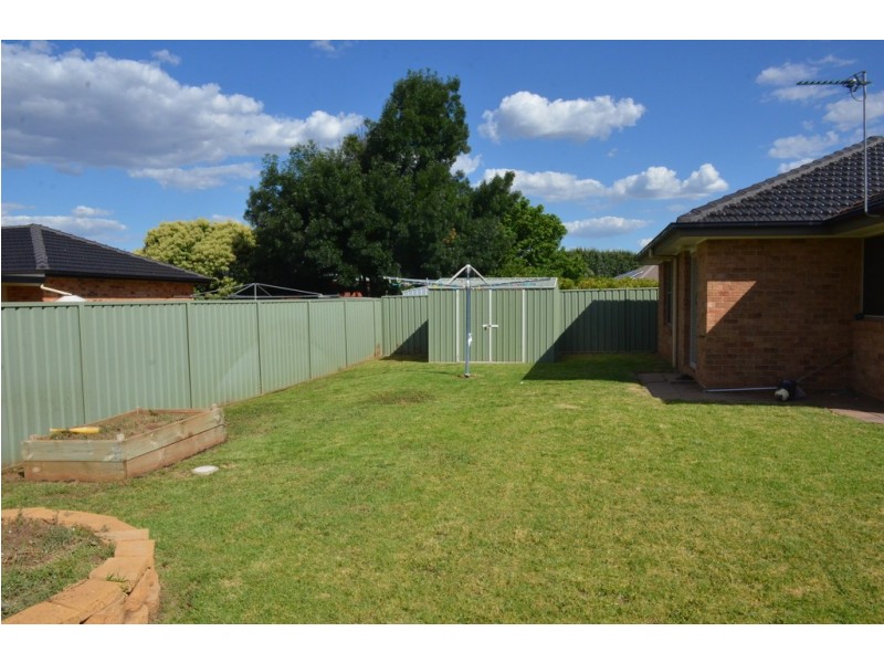 8 Peel Place, Dubbo NSW 2830
