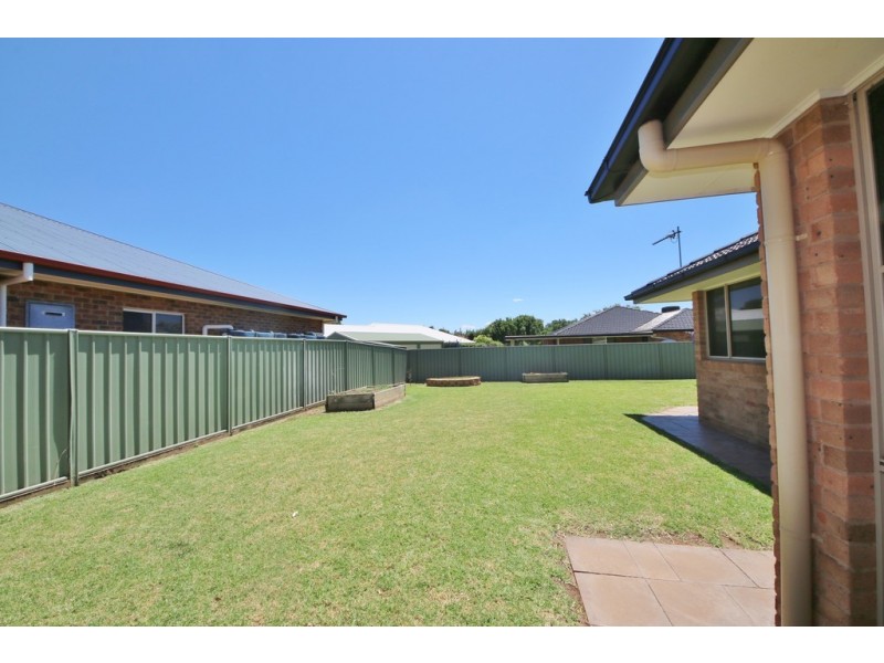 8 Peel Place, Dubbo NSW 2830