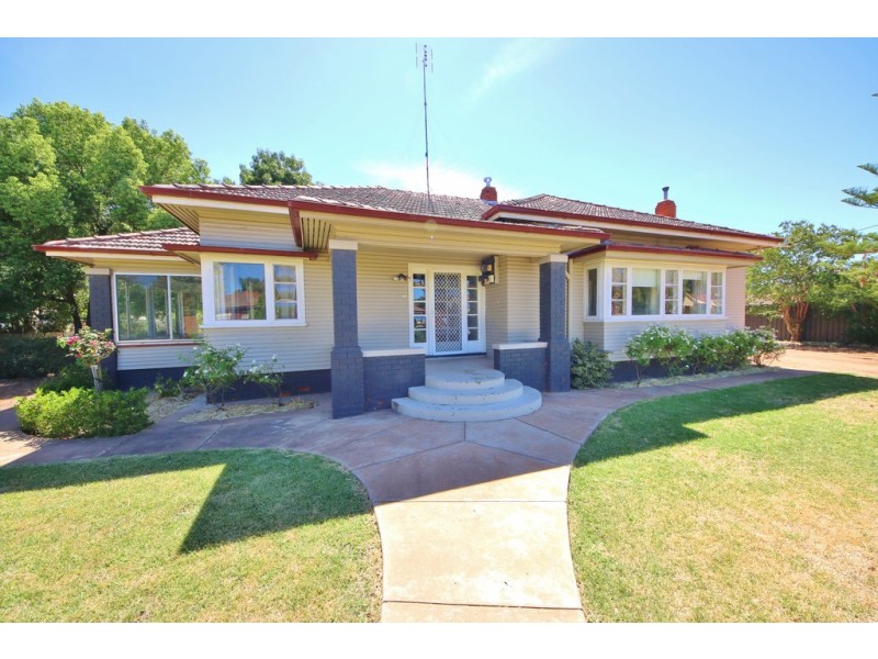 56 Third Avenue, Narromine NSW 2821