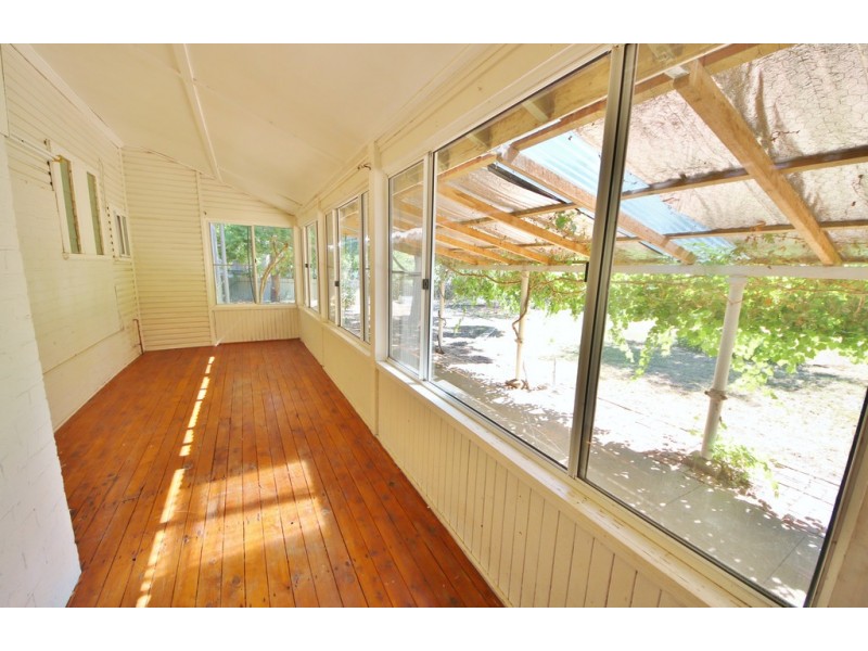 56 Third Avenue, Narromine NSW 2821