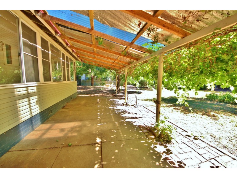 56 Third Avenue, Narromine NSW 2821