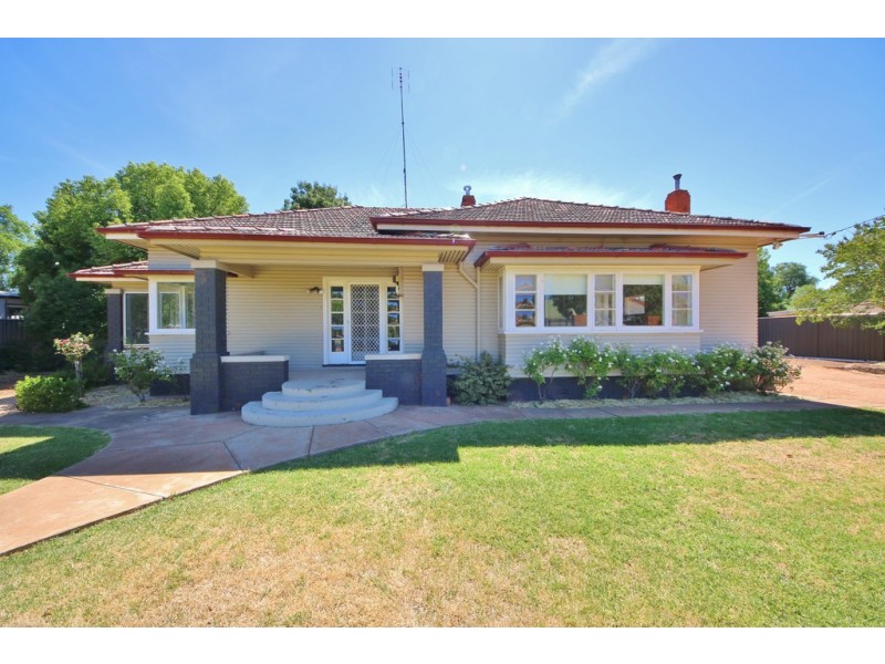 56 Third Avenue, Narromine NSW 2821