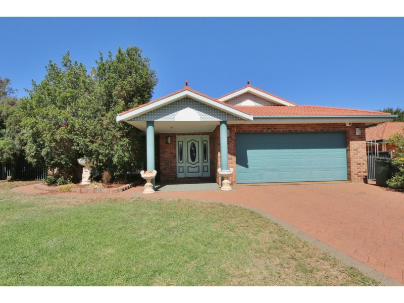 13 Ron Gordon Place, Dubbo NSW 2830