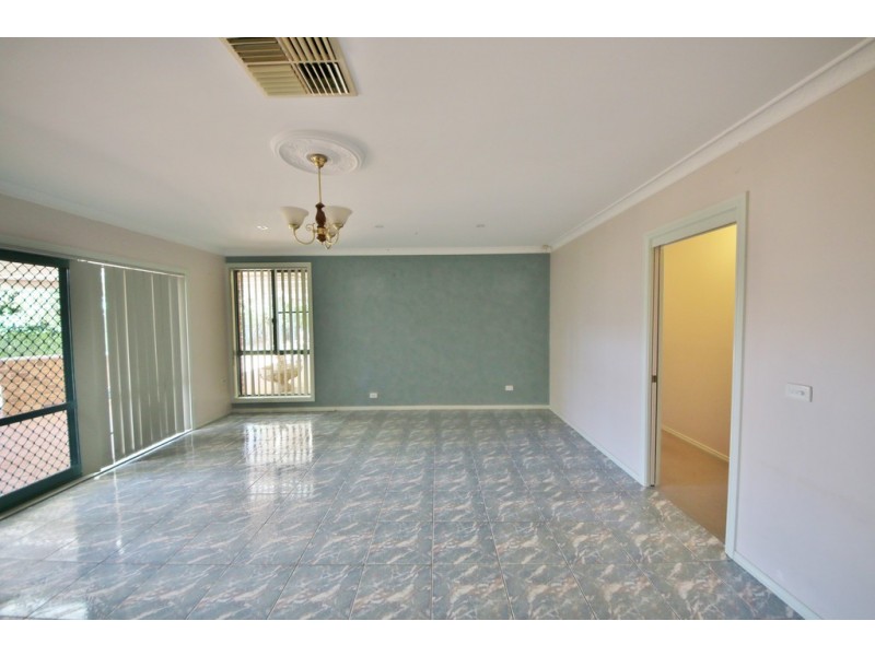 13 Ron Gordon Place, Dubbo NSW 2830