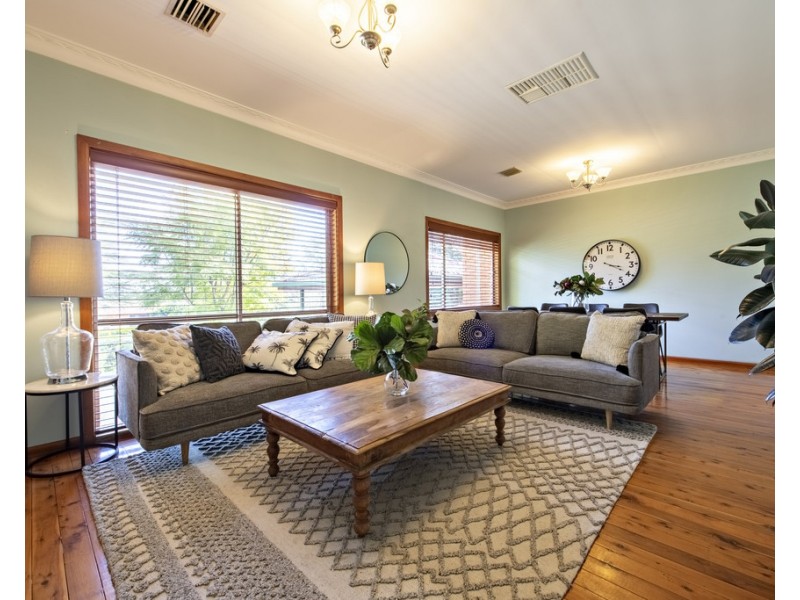 8 BRIGALOW AVENUE, Dubbo NSW 2830