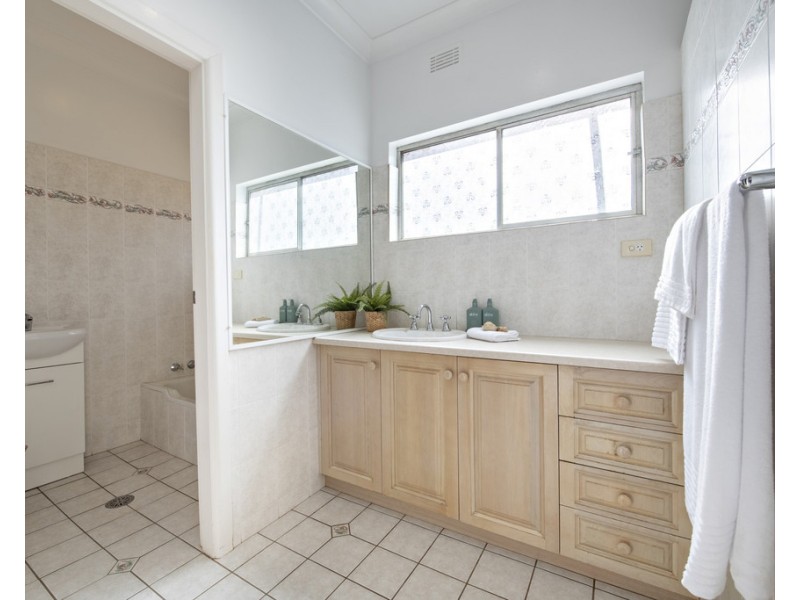 8 BRIGALOW AVENUE, Dubbo NSW 2830