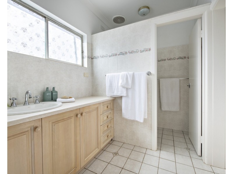 8 BRIGALOW AVENUE, Dubbo NSW 2830