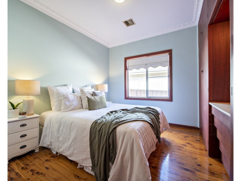 8 BRIGALOW AVENUE, Dubbo NSW 2830