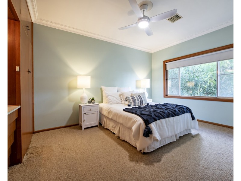 8 BRIGALOW AVENUE, Dubbo NSW 2830