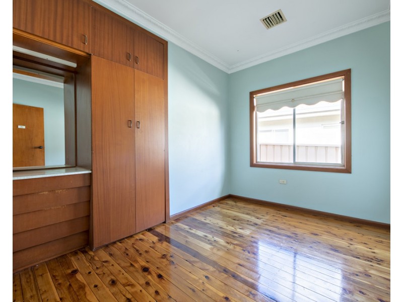 8 BRIGALOW AVENUE, Dubbo NSW 2830