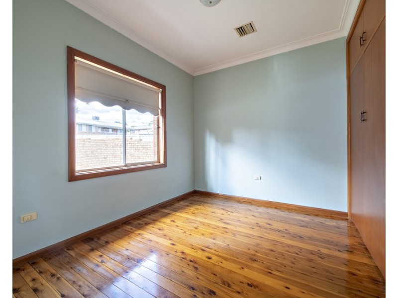 8 BRIGALOW AVENUE, Dubbo NSW 2830