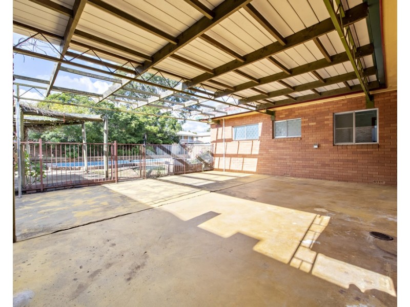 8 BRIGALOW AVENUE, Dubbo NSW 2830