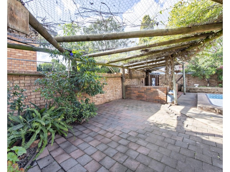 8 BRIGALOW AVENUE, Dubbo NSW 2830