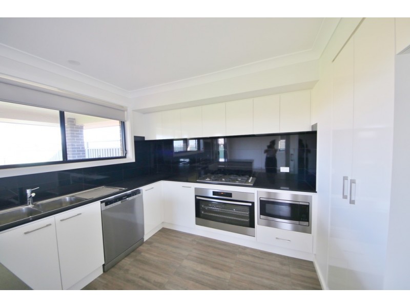 12 Waterfall Crescent, Dubbo NSW 2830