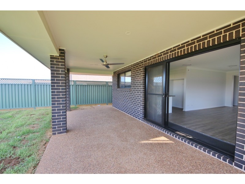 12 Waterfall Crescent, Dubbo NSW 2830