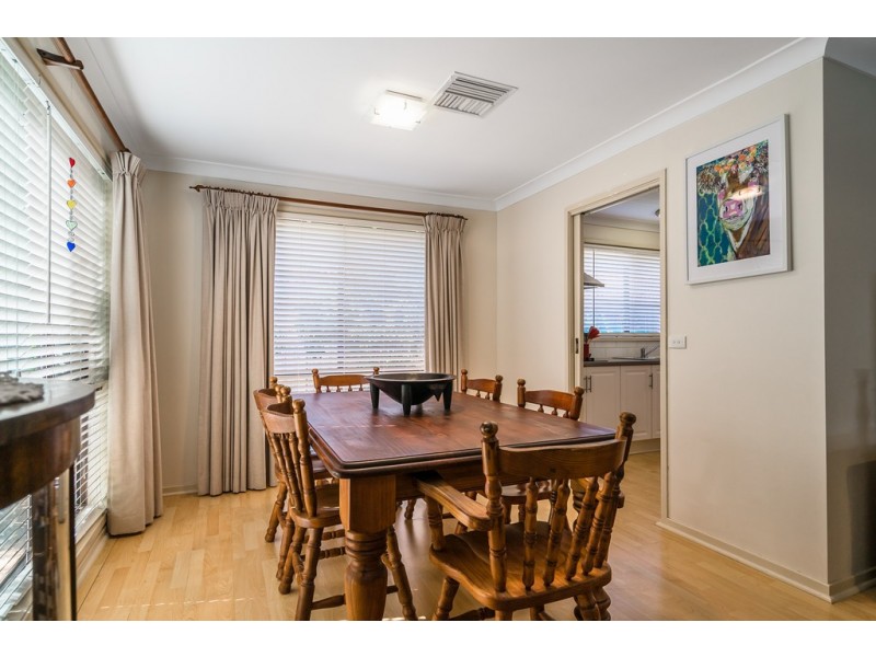 6 Lansdowne Drive, Dubbo NSW 2830