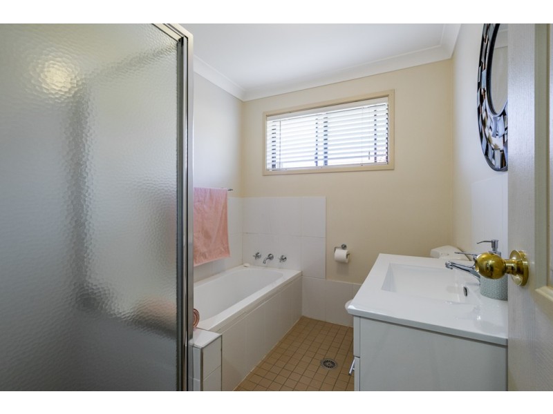 6 Lansdowne Drive, Dubbo NSW 2830