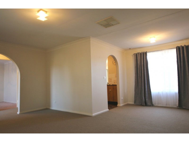 12 Page Avenue, Dubbo NSW 2830
