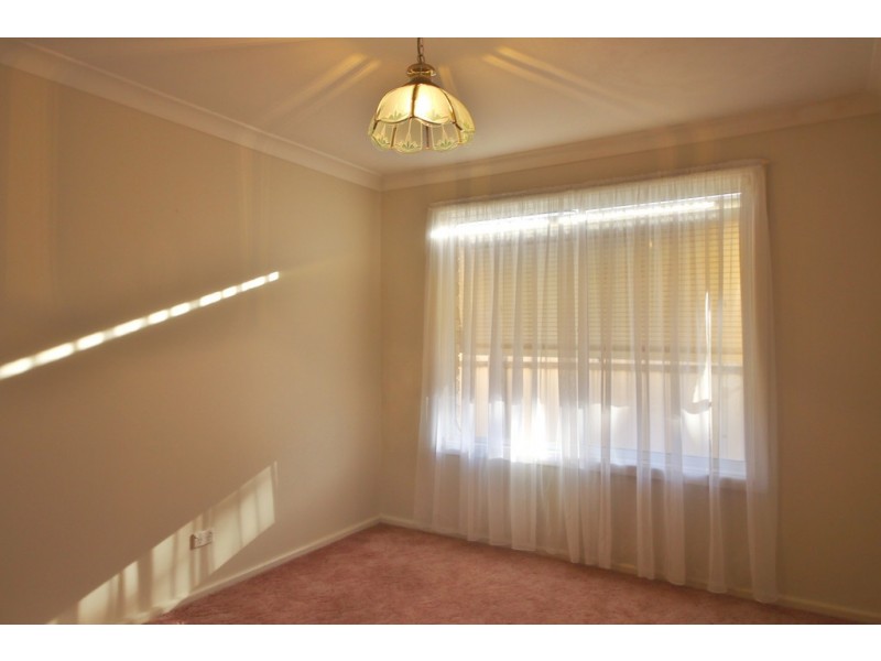 12 Page Avenue, Dubbo NSW 2830