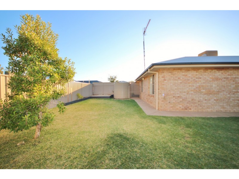 10 Pinnaroo Place, Dubbo NSW 2830
