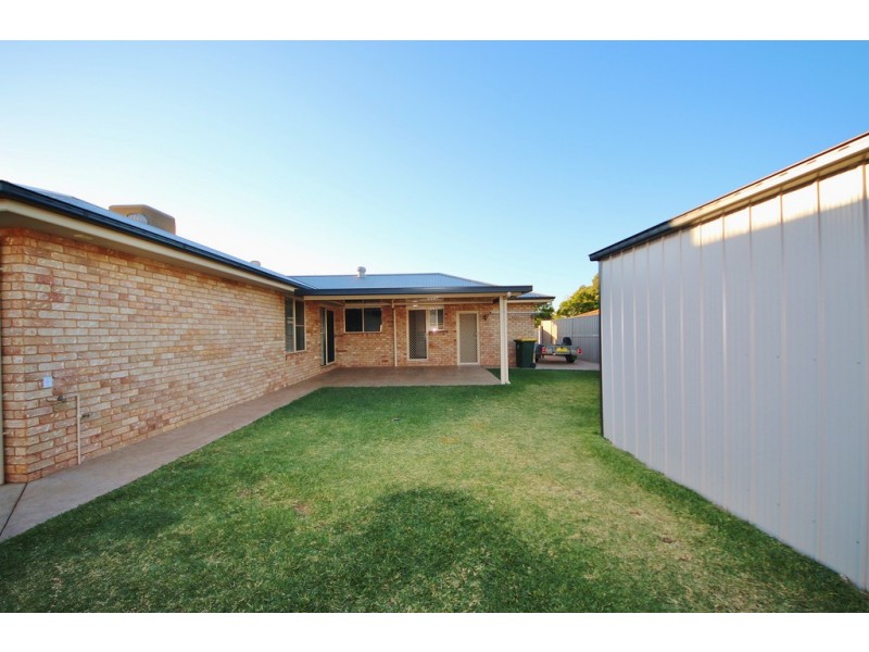 10 Pinnaroo Place, Dubbo NSW 2830