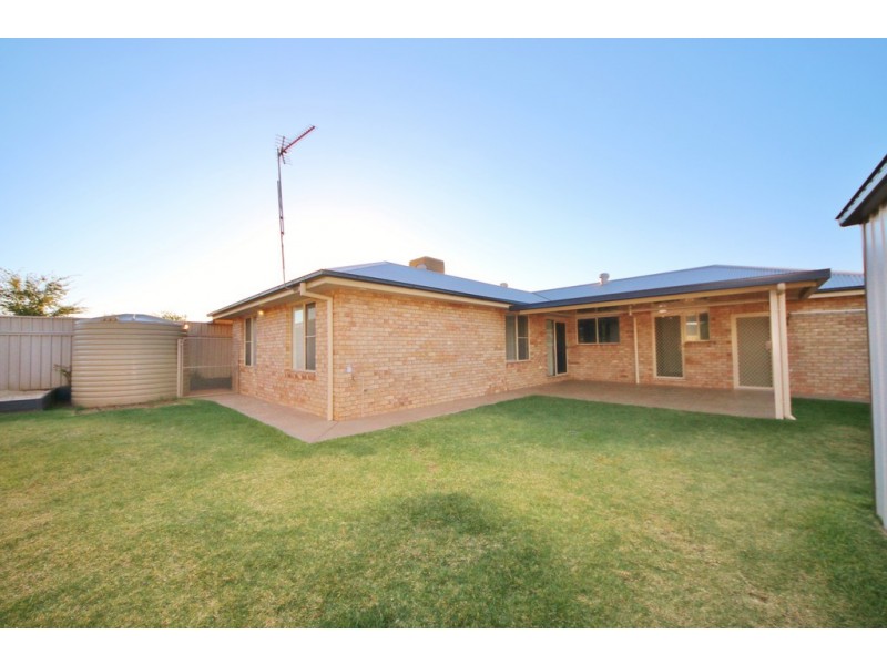 10 Pinnaroo Place, Dubbo NSW 2830
