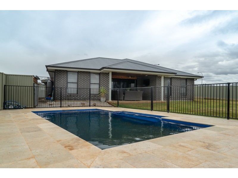 2 Nagle Drive, Dubbo NSW 2830