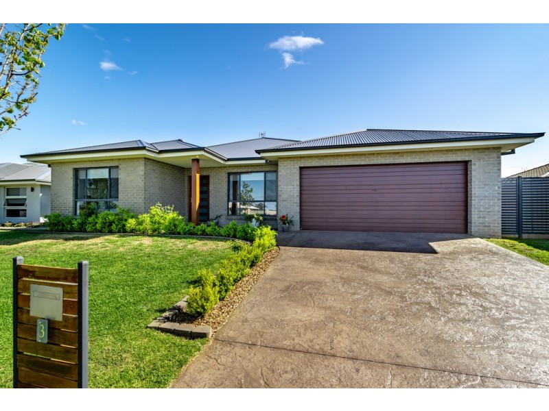 3 TWEED PLACE, Dubbo NSW 2830
